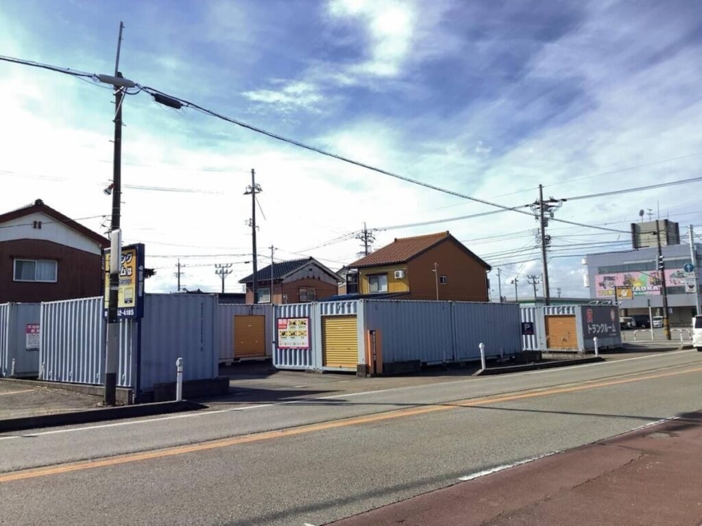 ハローストレージ 高岡三女子外観