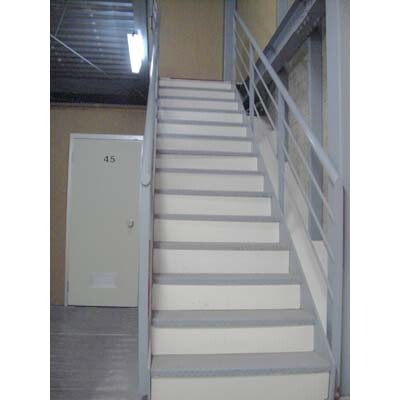 ハローストレージ足立西新井 階段