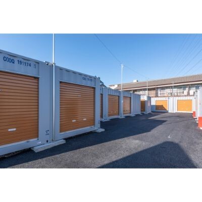 ハローストレージ江北4 敷地内