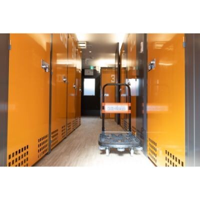 ハローストレージ足立鹿浜 内観