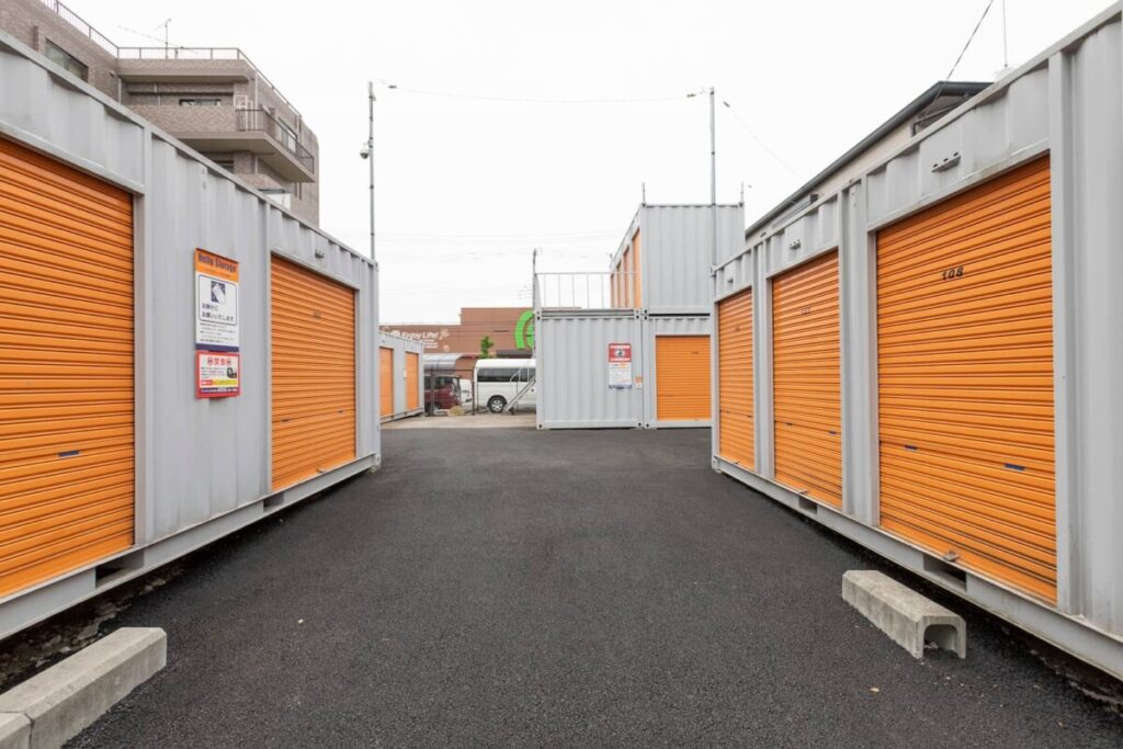 ハローストレージ足立島根 敷地内